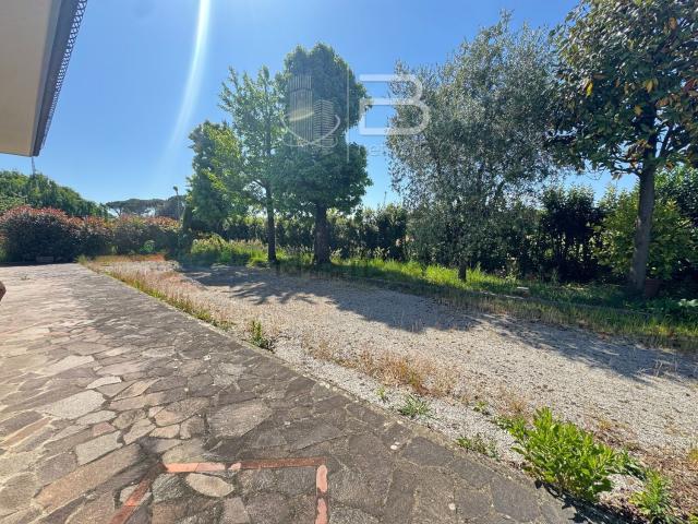 Case e ville in vendita di 300 m² in Via Renato Fucini