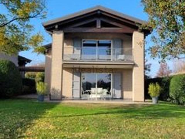Case e ville in vendita di 300 m² in Via Walter Giovanardi