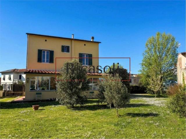 Case e ville in vendita di 300 m² in Via Trenta