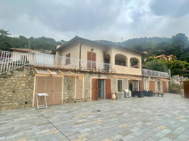 Case e ville in vendita di 300 m² in Via Turistica