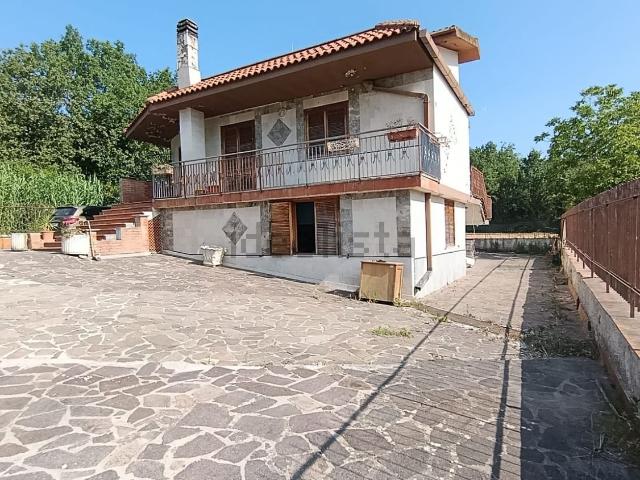 Case e ville in vendita di 300 m² in Via Turrimai, 4