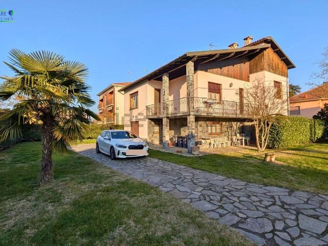 Case e ville in vendita di 300 m² in Via Vallicella, 3