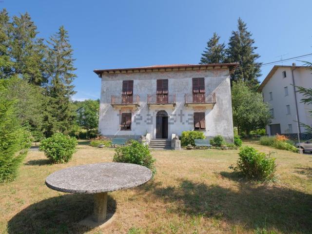 Case e ville in vendita di 300 m² in Via Vassuria, 58