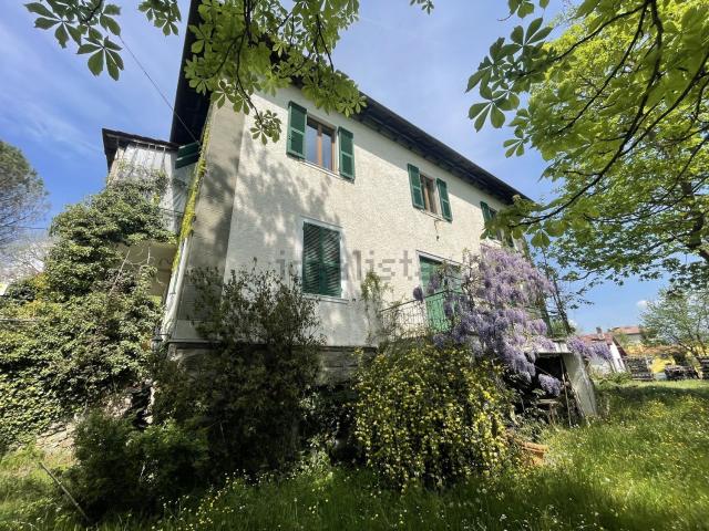 Case e ville in vendita di 300 m² in Via Vecchia di Plodio
