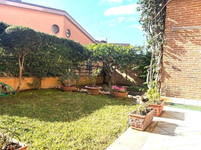 Case e ville in vendita di 300 m² in Via Vitagliano Rossetti