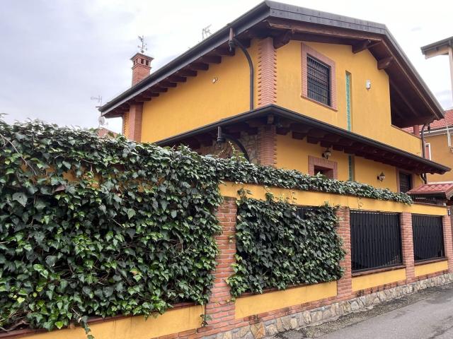 Case e ville in vendita di 300 m² in Via Vittorio Alfieri, 5