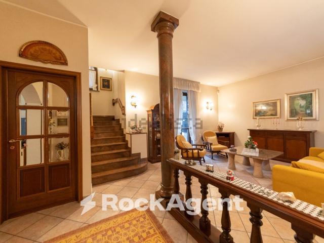 Case e ville in vendita di 300 m² in Via Vittorio Alfieri, 39
