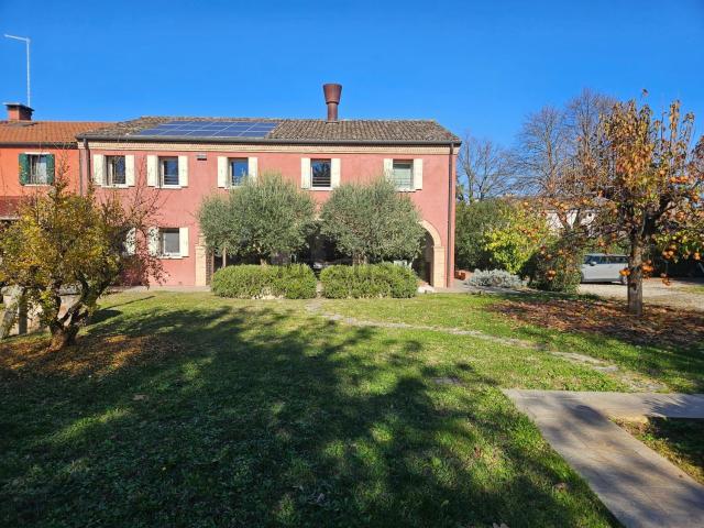 Case e ville in vendita di 300 m² in Via Vittorio Veneto, 10