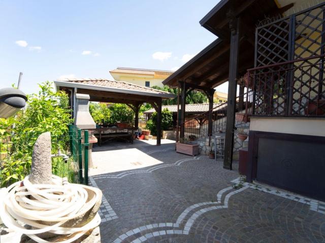 Case e ville in vendita di 300 m² in Via Vicinale Masseria, 51
