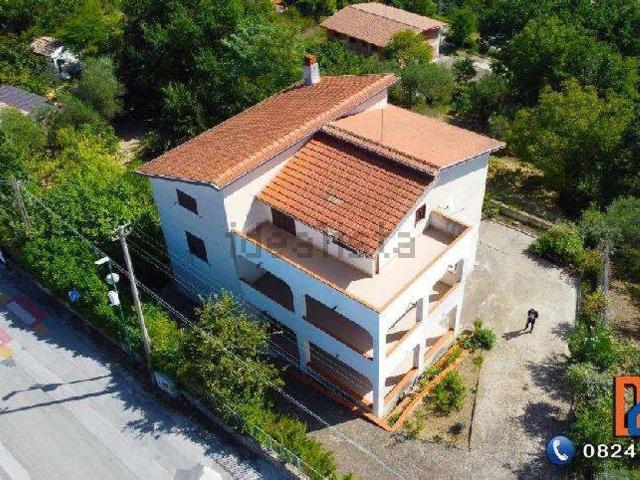 Case e ville in vendita di 300 m² in Via Vigne