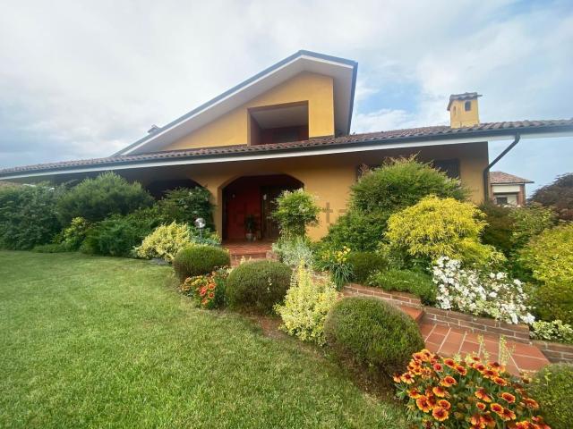 Case e ville in vendita di 300 m² in Via Villastellone