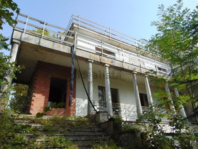 Case e ville in vendita di 300 m² in Via Vinchio