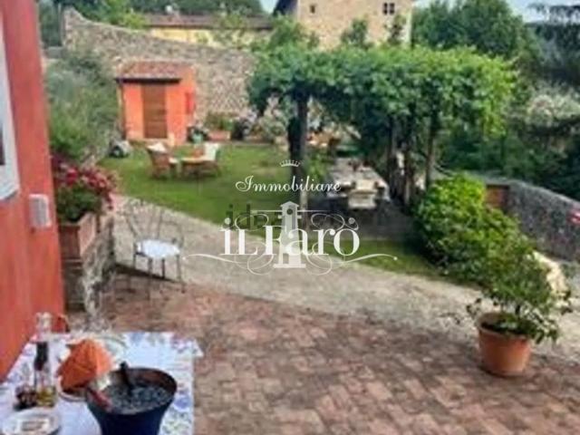 Case e ville in vendita di 300 m² in Via XXV Aprile