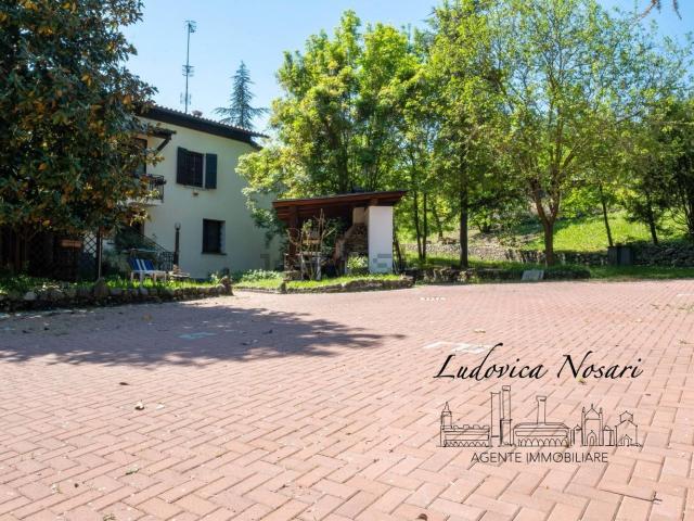 Case e ville in vendita di 300 m² in Via Zena, 59