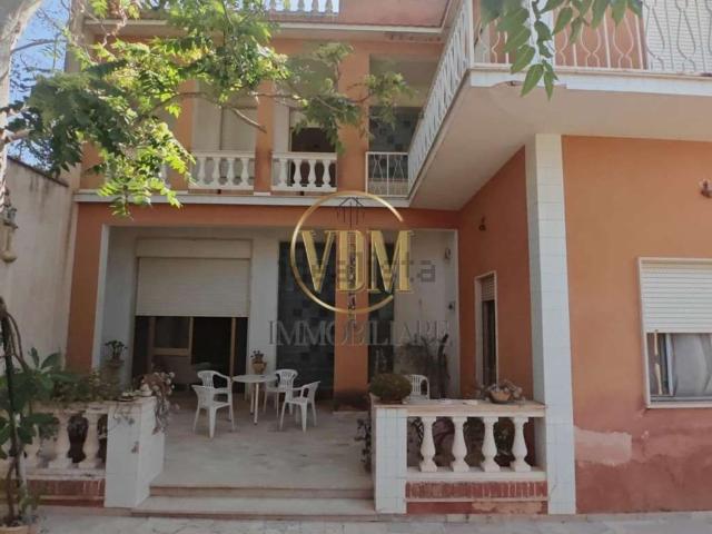 Case e ville in vendita di 300 m² in Viale Africa
