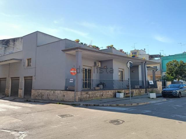 Case e ville in vendita di 300 m² in Viale Aldo Moro, 42