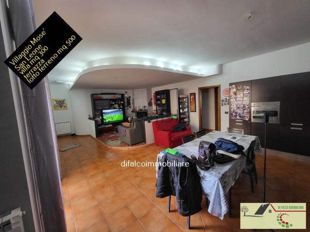 Case e ville in vendita di 300 m² in Viale Cannatello
