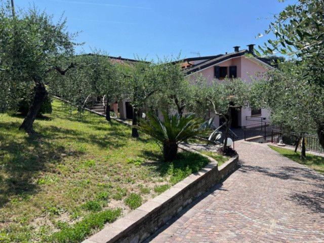 Case e ville in vendita di 300 m² in Viale Costa dei Landò, 39