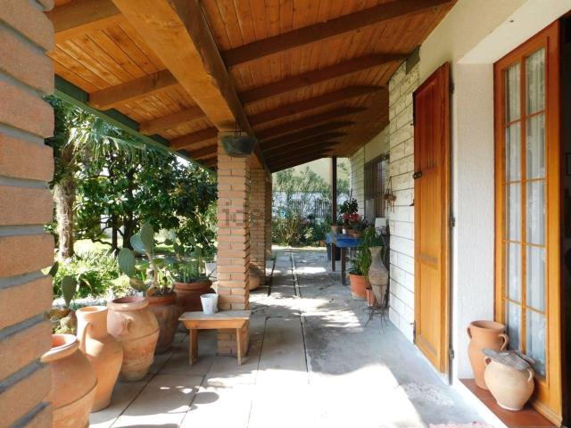 Case e ville in vendita di 300 m² in Viale dei Lombardi