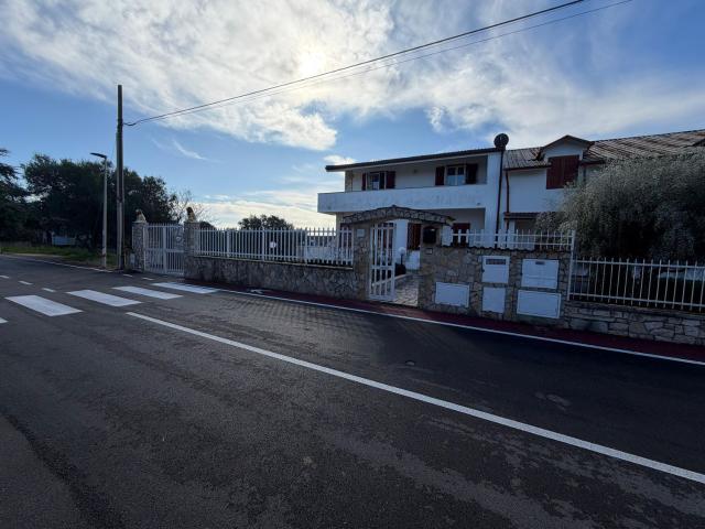 Case e ville in vendita di 300 m² in Viale dei Lecci, 22