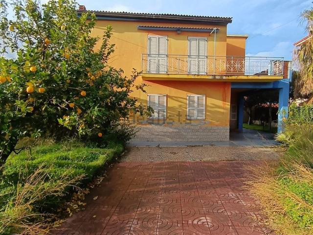 Case e ville in vendita di 300 m² in Viale delle Ginestre