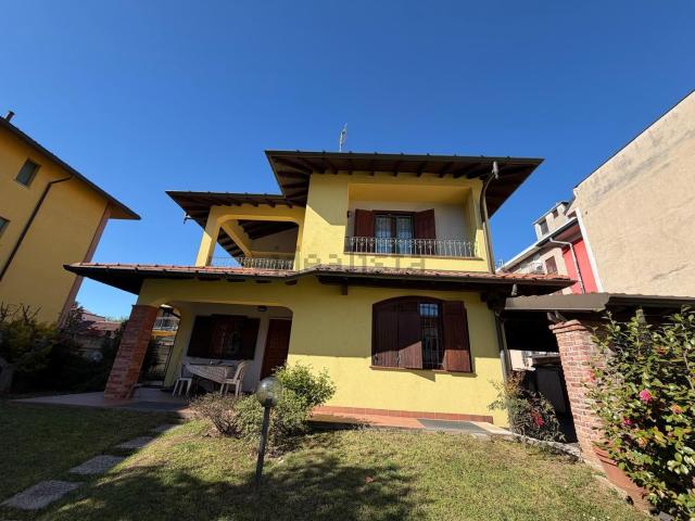 Case e ville in vendita di 300 m² in Viale delle Rimembranze