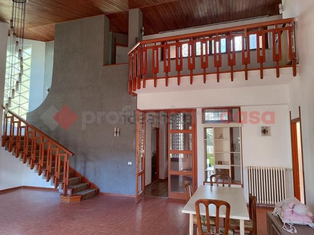 Case e ville in vendita di 300 m² in Viale Giovanni Pascoli