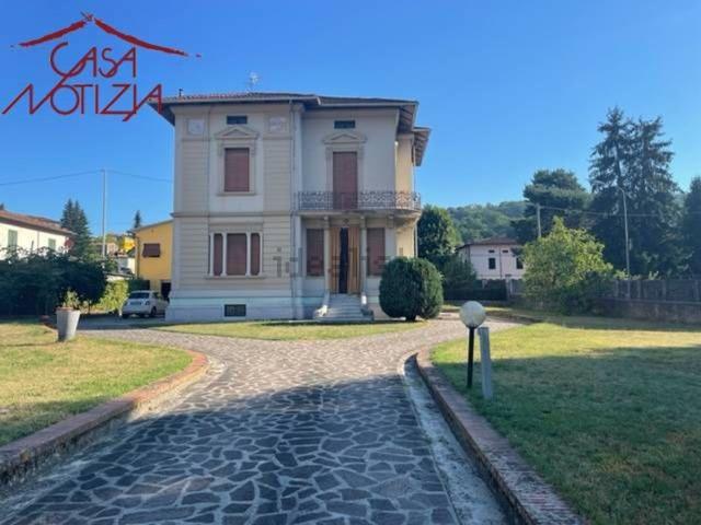 Case e ville in vendita di 300 m² in Viale Nazionale, 122