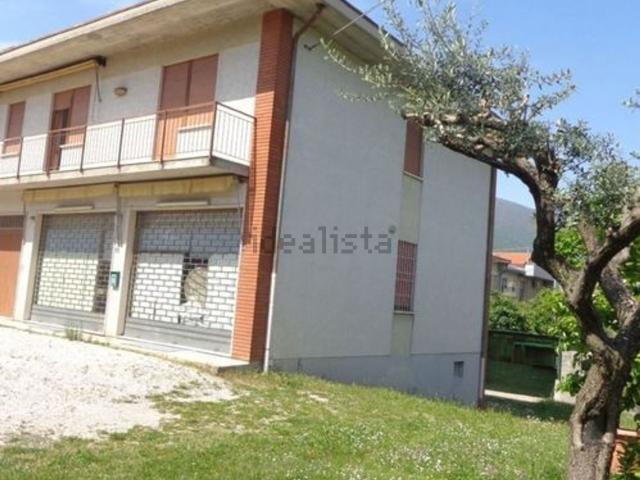 Case e ville in vendita di 300 m² in Viale Petitti di Roreto