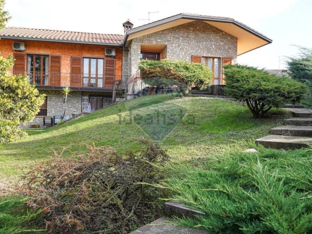 Case e ville in vendita di 300 m² in Viale Risorgimento, 29