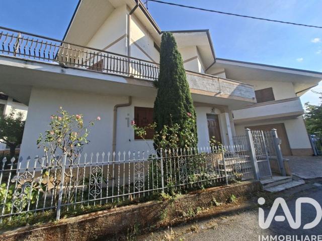 Case e ville in vendita di 300 m² in Viale Splendore, 87