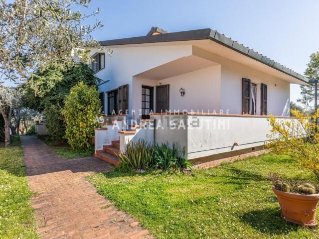 Case e ville in vendita di 300 m² in Vicolo della Pineta, 14