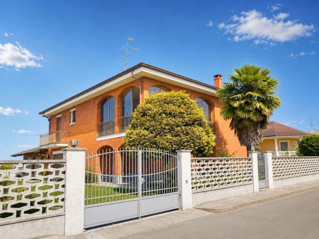 Case e ville in vendita di 300 m² in Vicolo Monte Rosa, 6