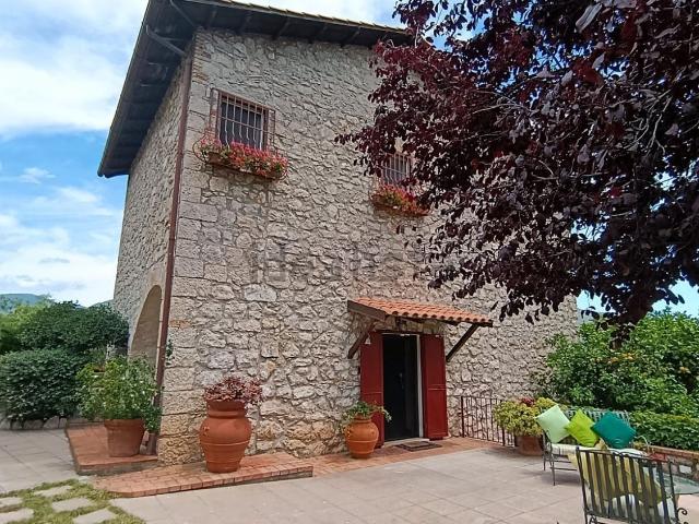 Case e ville in vendita di 300 m² in Contrada Valle Scura, 4