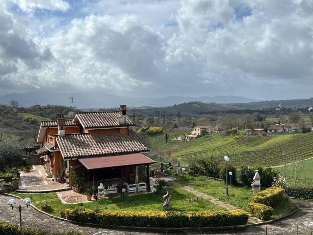 Case e ville in vendita di 300 m² in Contrada Villa Marina