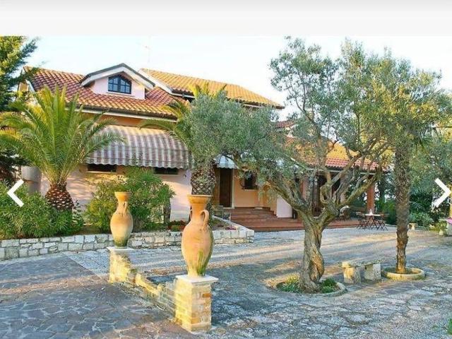 Case e ville in vendita di 300 m² in Contrada Bora Ragnola