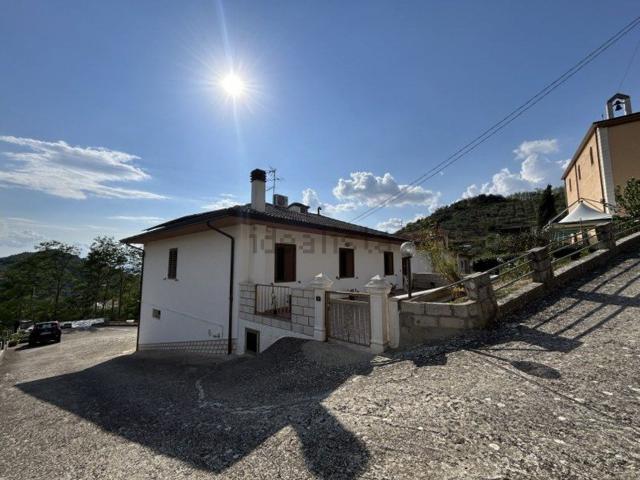 Case e ville in vendita di 300 m² in Contrada Bosco, 2