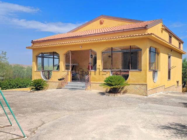 Case e ville in vendita di 300 m² in Contrada Caizza