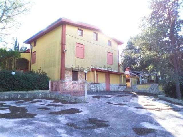 Case e ville in vendita di 300 m² in Contrada Circito, 10