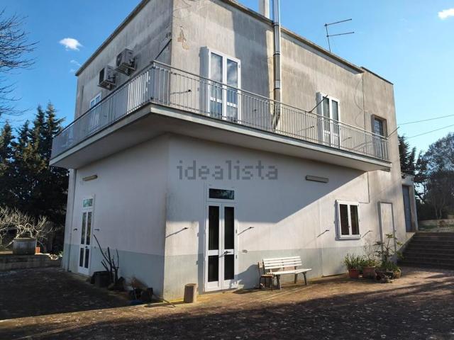 Case e ville in vendita di 300 m² in Contrada Donna Lucrezia