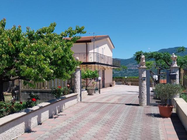 Case e ville in vendita di 300 m² in Contrada Marina di Savuto