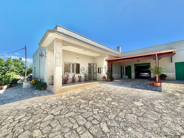 Case e ville in vendita di 300 m² in Contrada Romanelli, 302