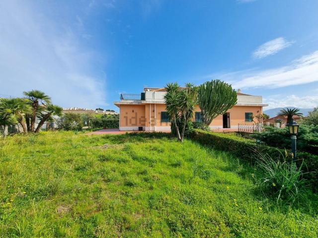 Case e ville in vendita di 300 m² in Contrada Scauzzina