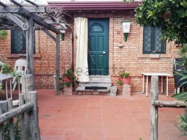 Case e ville in vendita di 300 m² in Contrada San Cataldo, 17