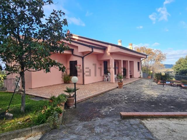 Case e ville in vendita di 300 m² in Contrada San Girio