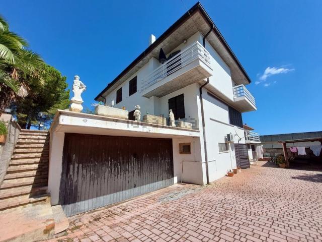 Case e ville in vendita di 300 m² in Contrada San Martino