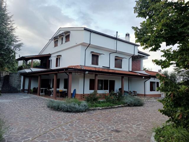 Case e ville in vendita di 300 m² in Contrada San Vito, 18