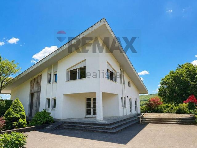 Case e ville in vendita di 300 m² in Contrada Selva, 7