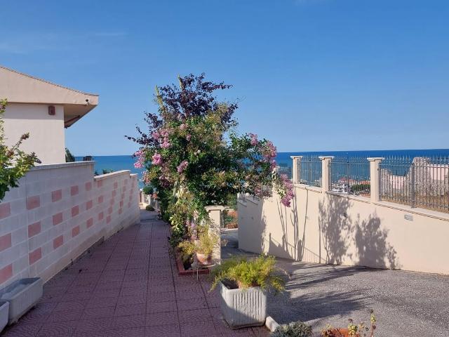 Case e ville in vendita di 300 m² in Contrada Setteventi, 19