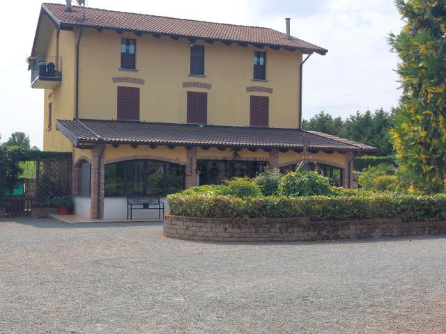 Case e ville in vendita di 300 m² in Frazione Madonna della Villa, 34